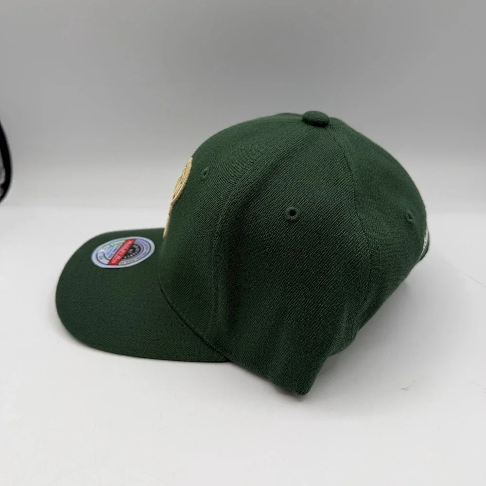 Mitchell & Ness Milwaukee Bucks Hat Cap Snapback Adjustable Classic Red‎ Stretch